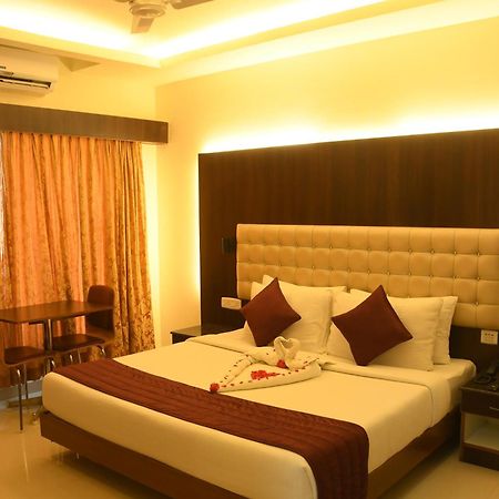 Hotel Sr Tiruchendur Thiruchendur Bagian luar foto