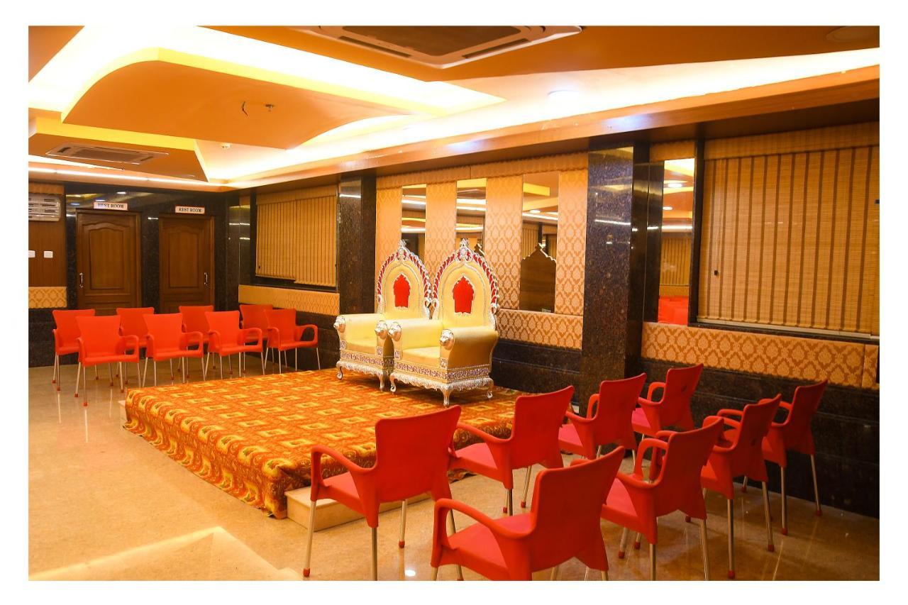 Hotel Sr Tiruchendur Thiruchendur Bagian luar foto
