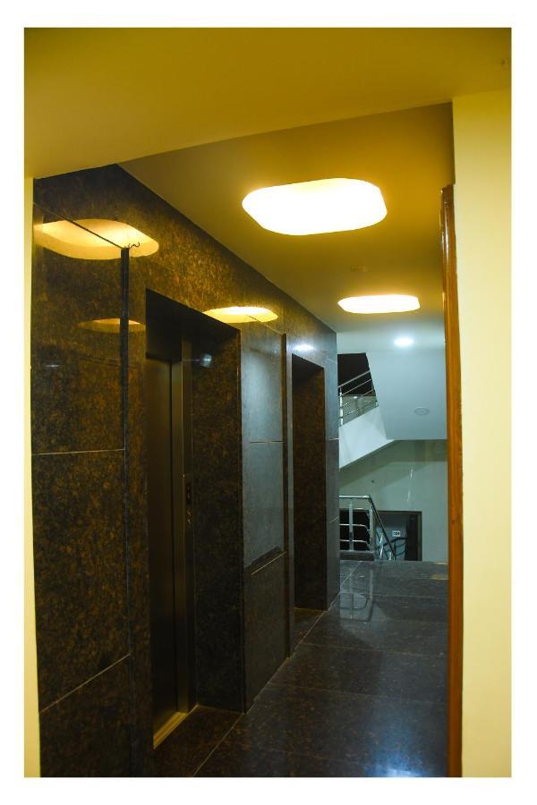 Hotel Sr Tiruchendur Thiruchendur Bagian luar foto