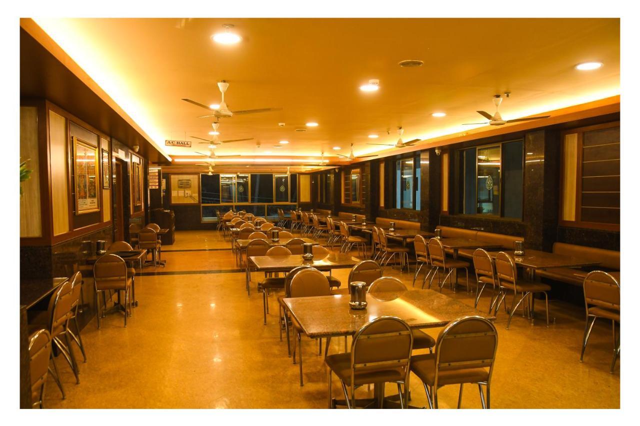 Hotel Sr Tiruchendur Thiruchendur Bagian luar foto