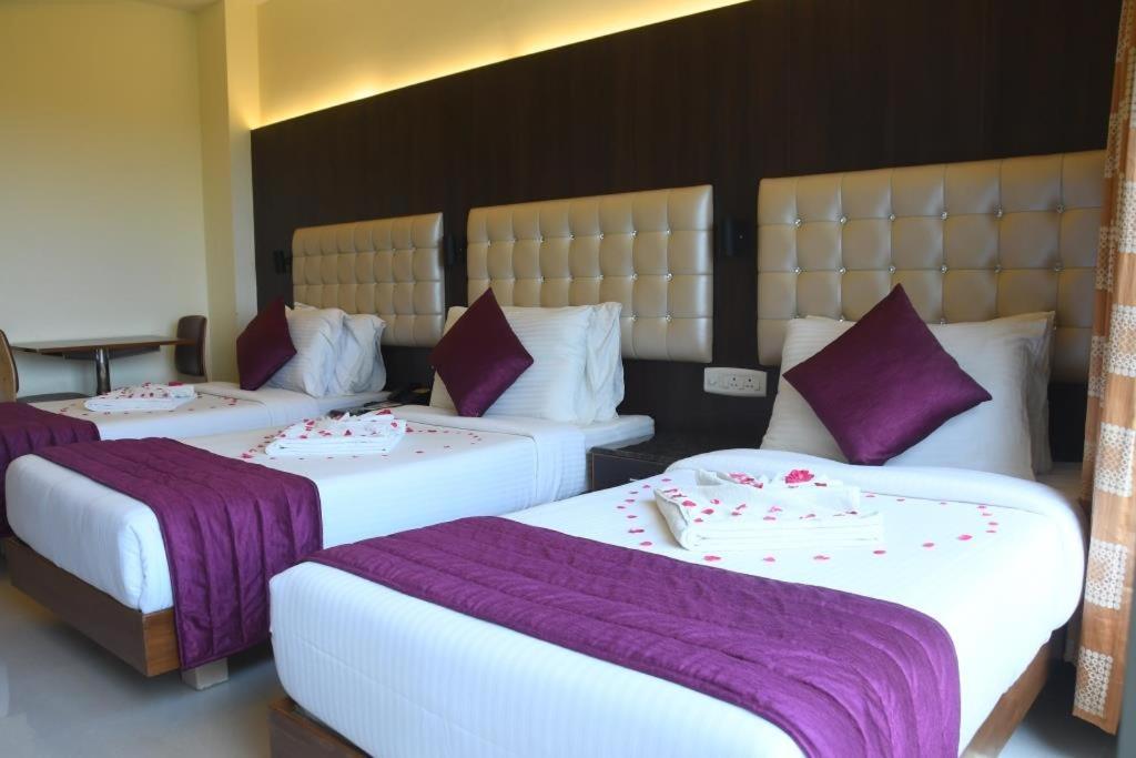 Hotel Sr Tiruchendur Thiruchendur Bagian luar foto