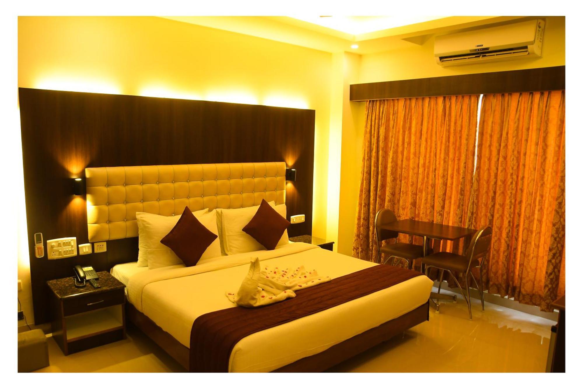 Hotel Sr Tiruchendur Thiruchendur Bagian luar foto