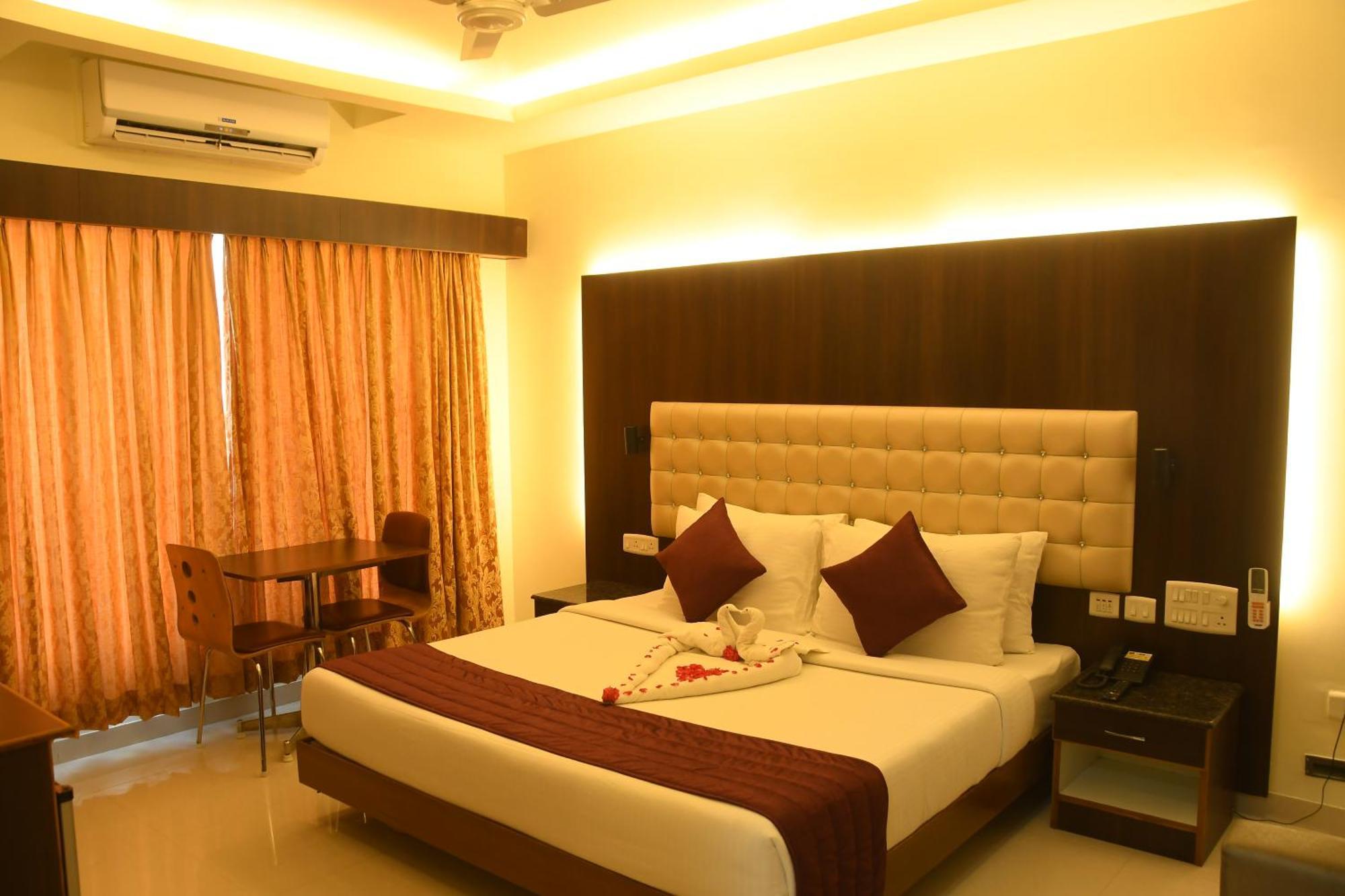 Hotel Sr Tiruchendur Thiruchendur Bagian luar foto